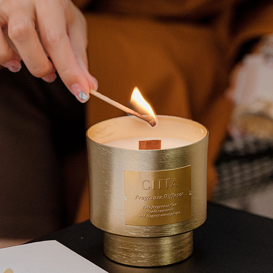 Custom Wholesale Wooden Wick Luxury Unique Gold Scented Candle With Dried Flowers Custom Wholesale Wooden Wick Luxury Unique Gold Scented Candle With Dried Flowers
